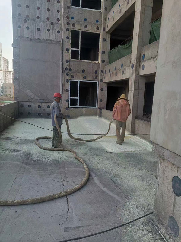外墙聚氨酯保温加防护施工现场